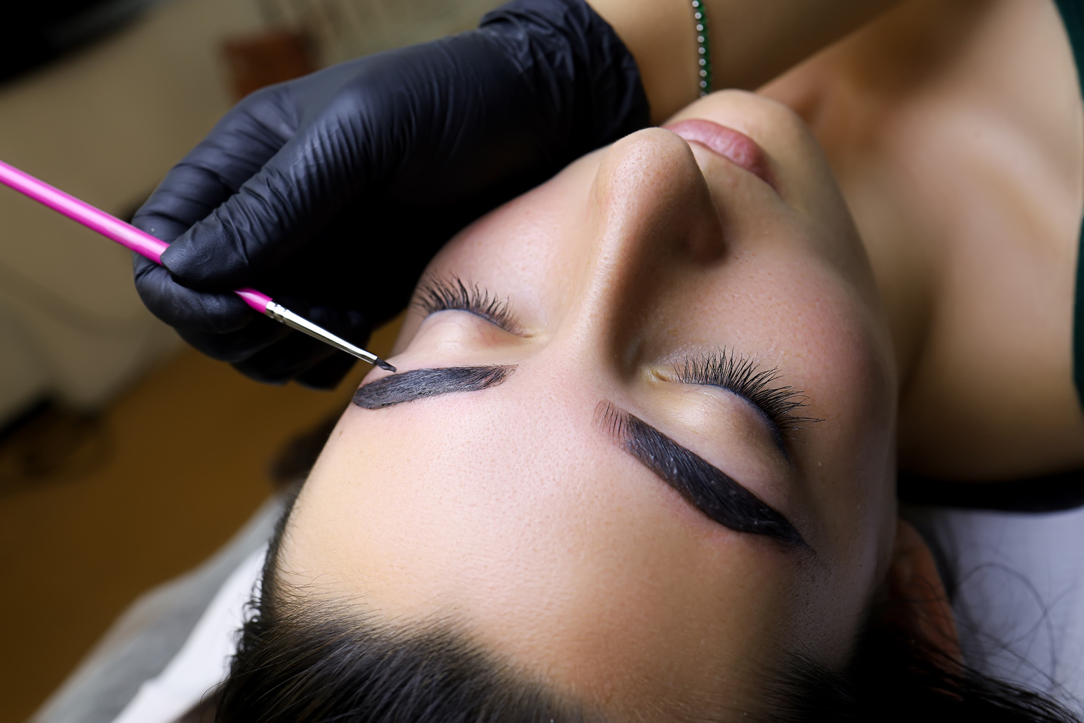 cosmetic procedure for laminating eyebrows